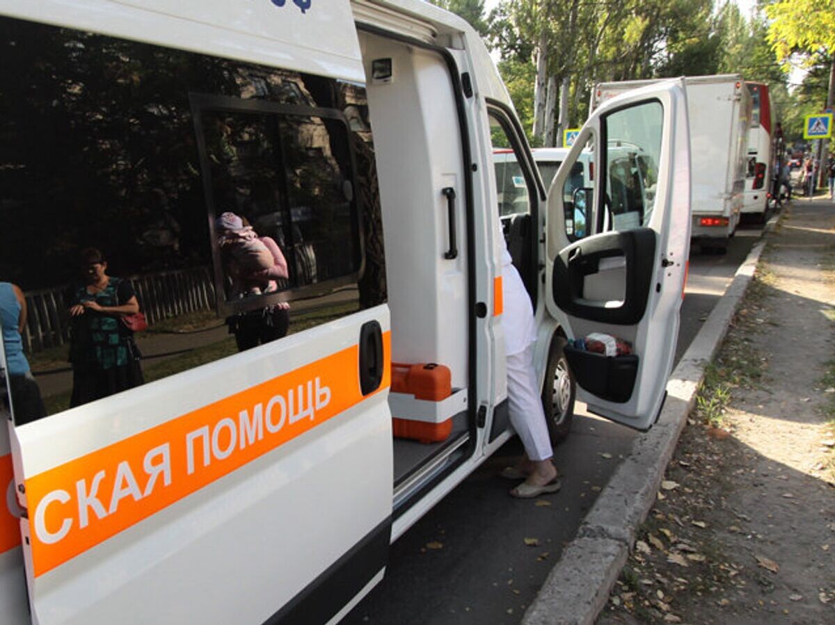    Автомобиль скорой помощи на одной из улиц в Донецке | © РИА Новости / Сергей Аверин