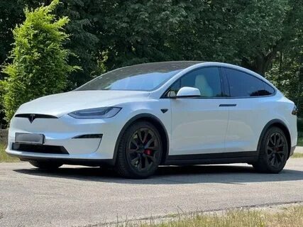 Tesla Model X — премиальный SUV для тех, кто любит технологии