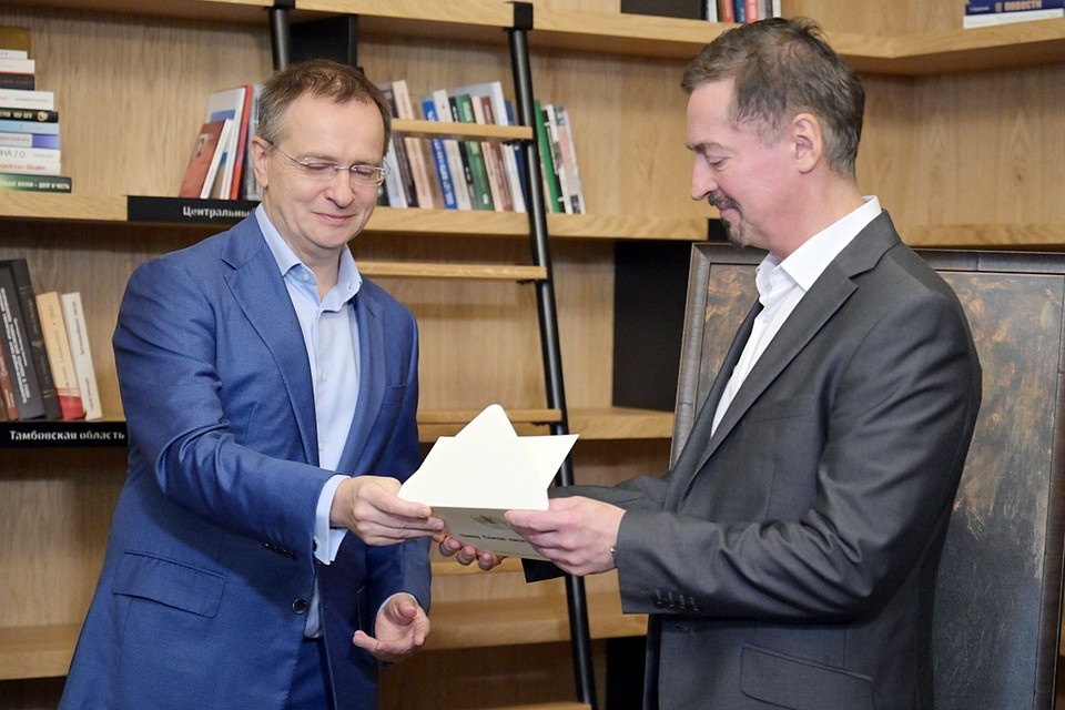    Письма Бунина подарили Мединскому Михаил ФРОЛОВ