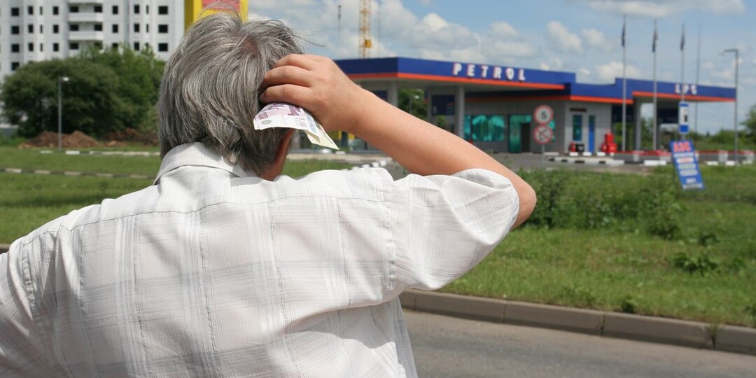 Бензин будут продавать по номерам машин и дням недели в Орловской области