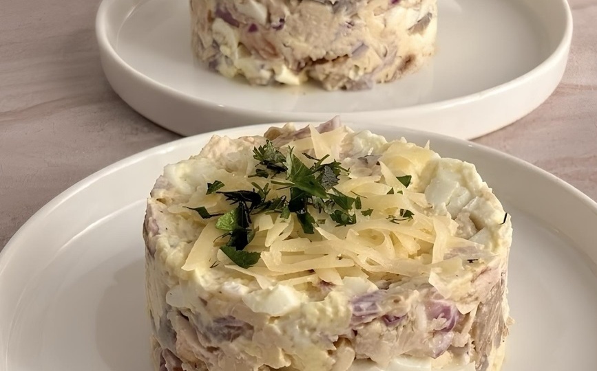 🥗Белковый салат с курицей и маринованным луком: максимум насыщения и минимум калорий для похудения (всего 119 ккал)