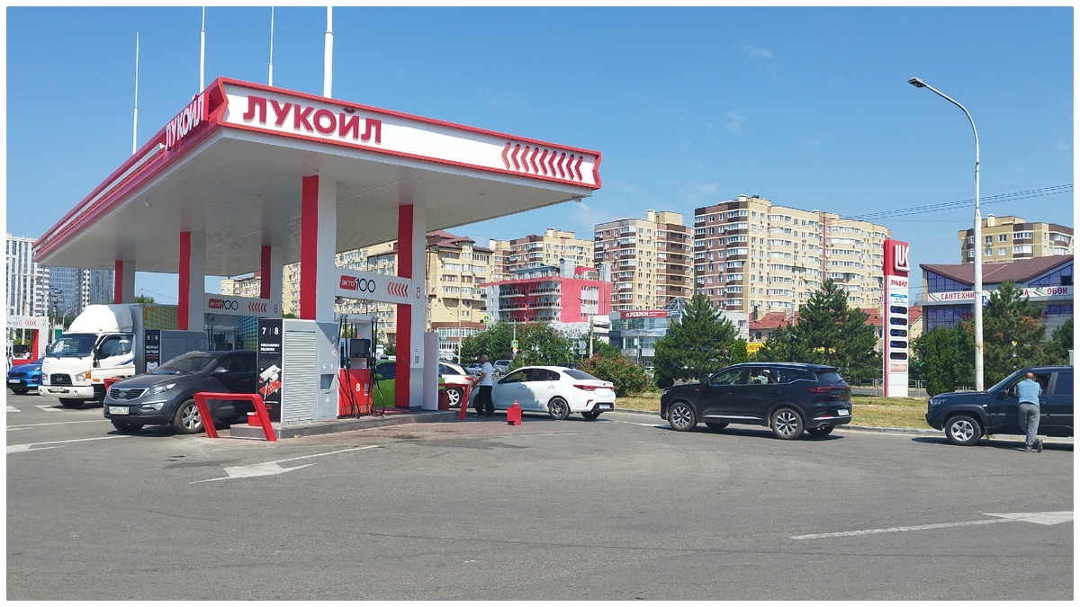 Очередь на АЗС Лукойл на Анапском шоссе (1 июля 2026)
