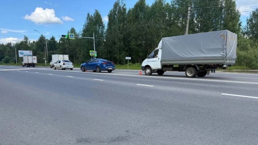 Цепная реакция: в Коми "Газель" протаранила иномарки на светофоре