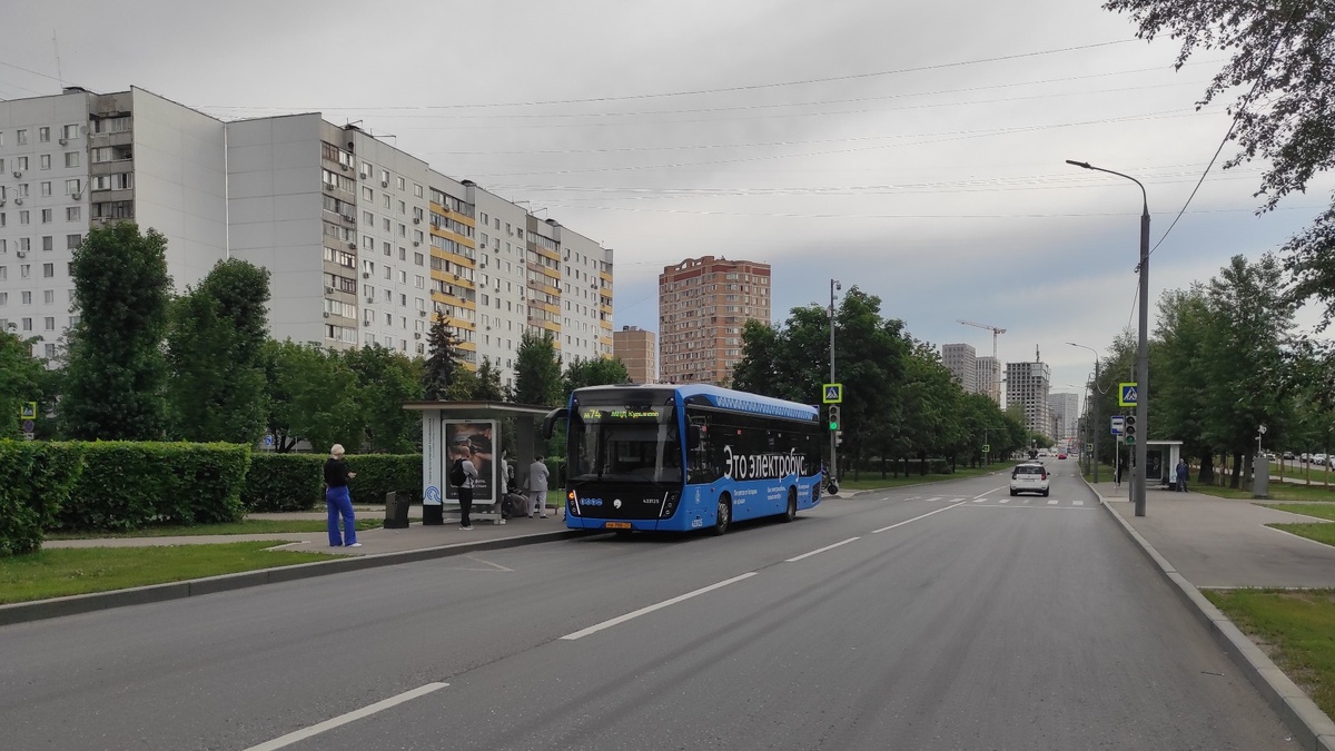 КамАЗ-6282 на Донецкой улице
