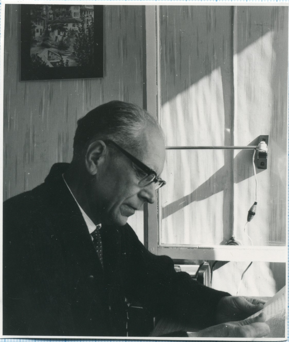 Дмитрий Сергеевич Лихачёв (1906‒1999). Фотография. Автопортрет. Из собрания ГБУК ЛО «ГИАПМЗ «Парк Монрепо». ПМ-КП-1528-38