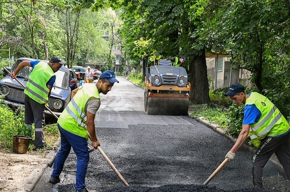    В Донецке не сбавляют темпы благоустройства городской инфраструктуры. Фото: ТГ/Кулемзин