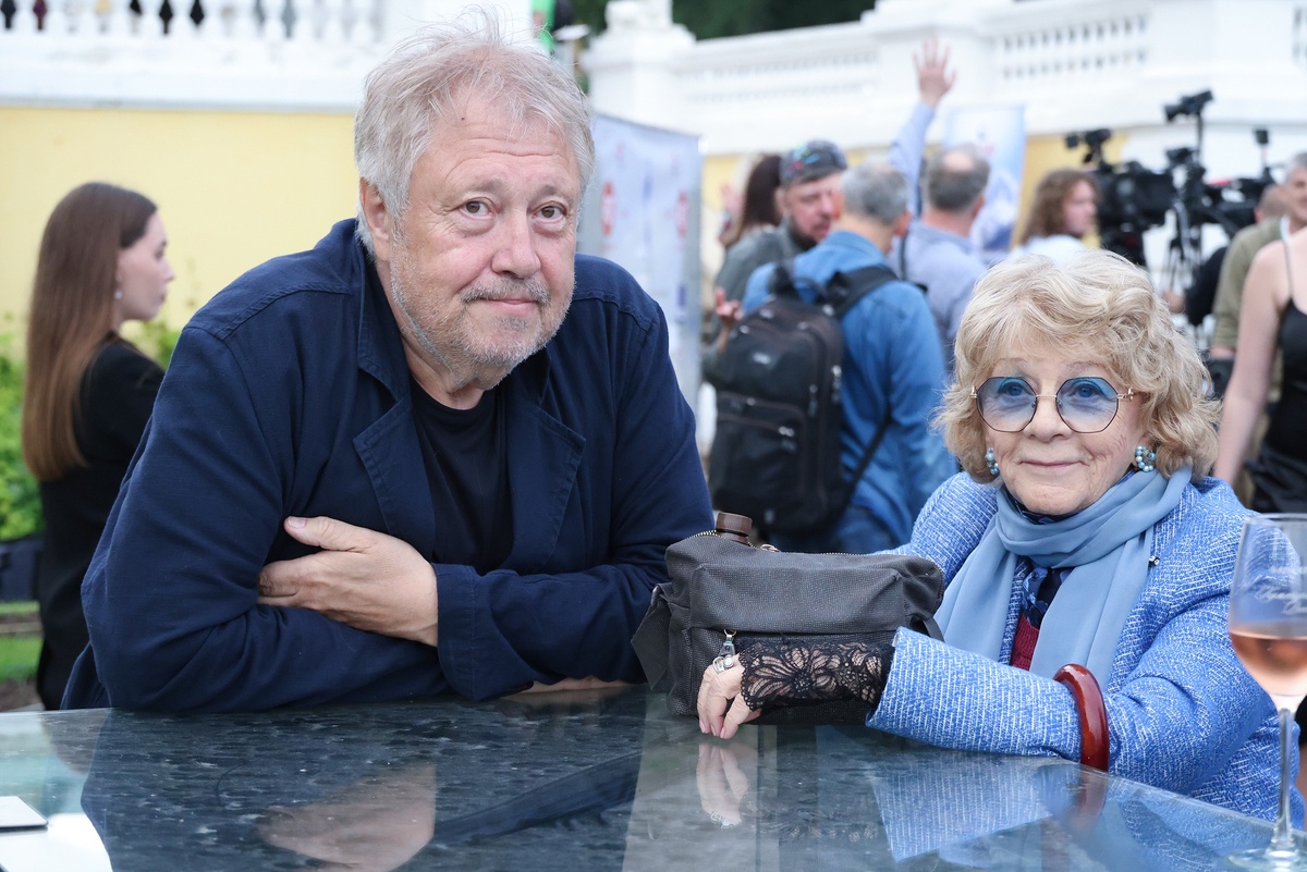    Актер "Ленкома имени Марка Захарова" Сергей Степанченко и режиссер Алла Сурикова тоже стали гостями "Хрустальной Турандот"./Сергей Куксин/РГ