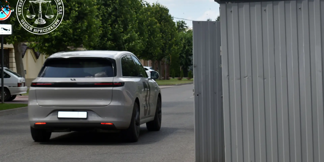 Власти Краснодара выплатят автовладельцу 111 тысяч за повреждение машины