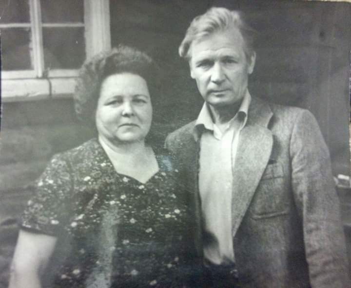 Галина Степановна Овчинникова и Георгий Никитич Овчинников, мои бабушка и дед. СССР, деревня Полетаево Кунгурского района, 1982 примерно.