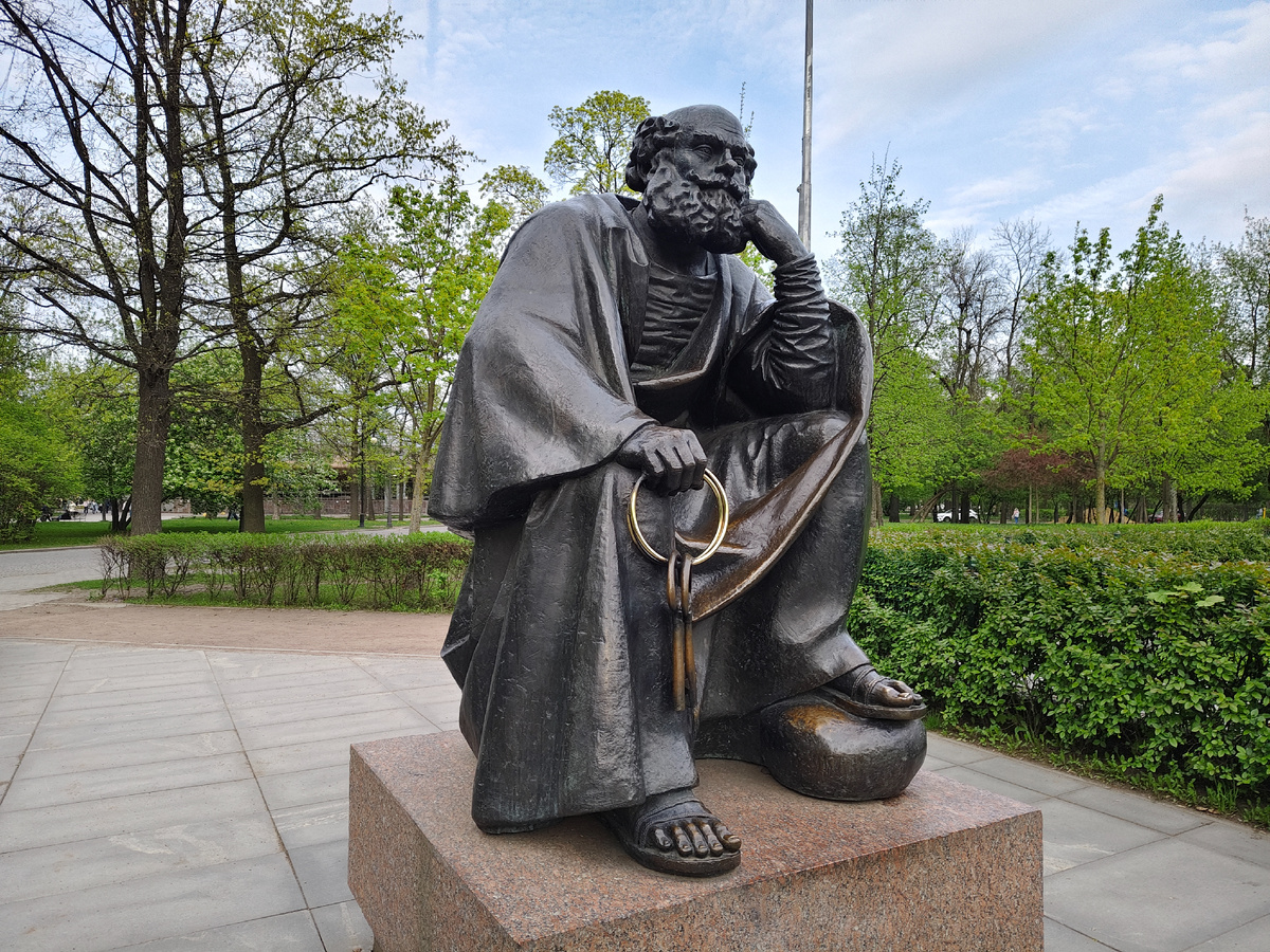 Памятник «Св. Пётр», Михаил Дронов, 2008. Музей «Мини-город» в Александровском парке, Санкт-Петербург (Спб).