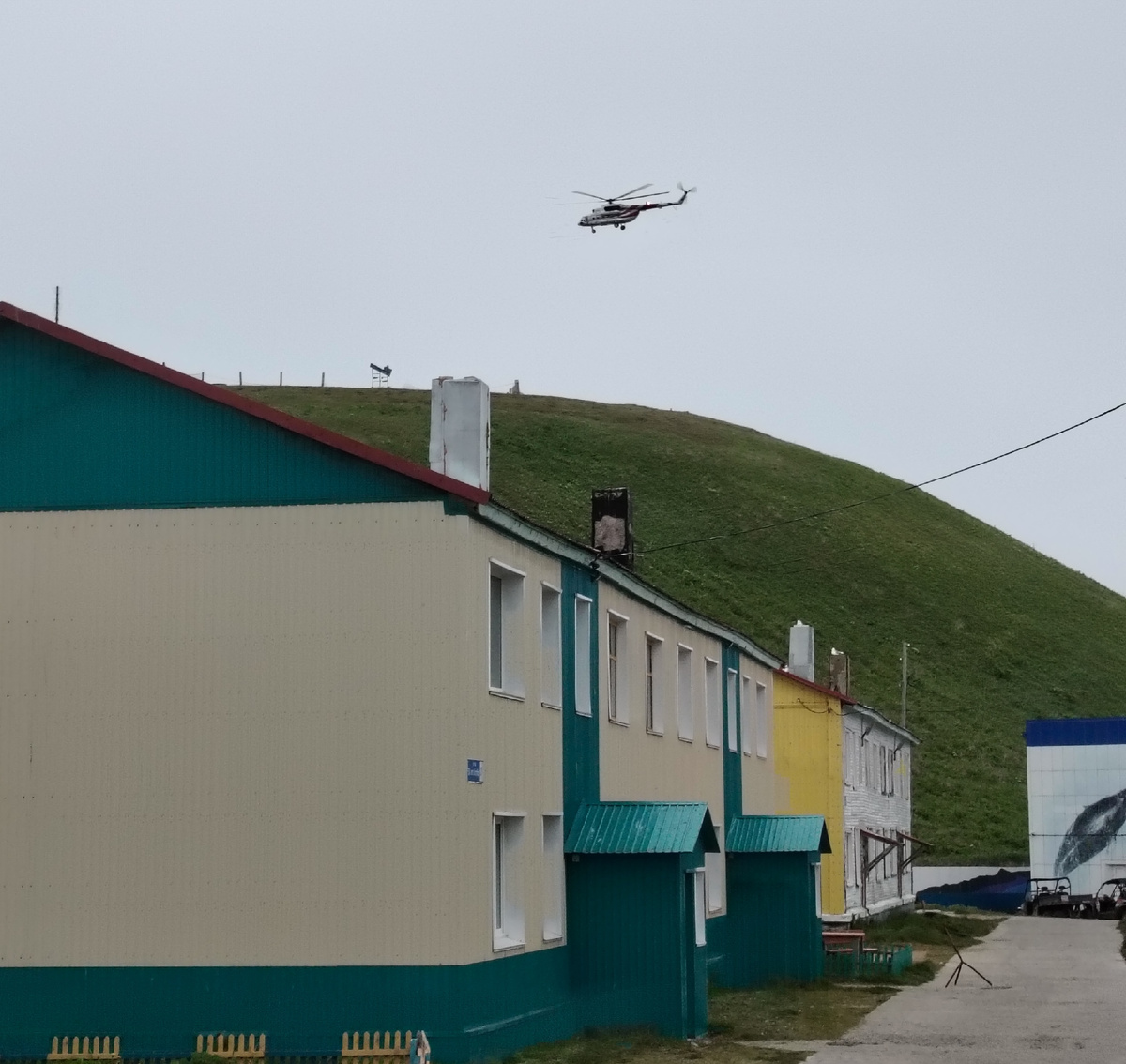 Почти месяц не было вертолёта. И вот свершилось. Фото автора. 