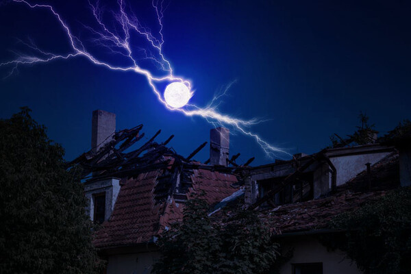 Художественное изображение шаровой молнии / Shutterstock   📷