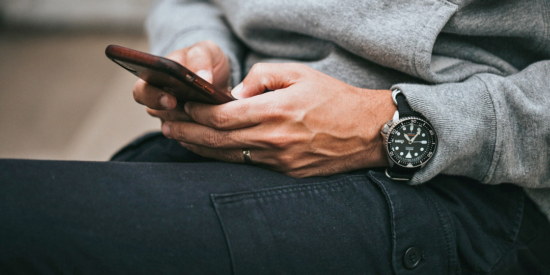 Почему в 2026 году люди до сих пор пишут SMS