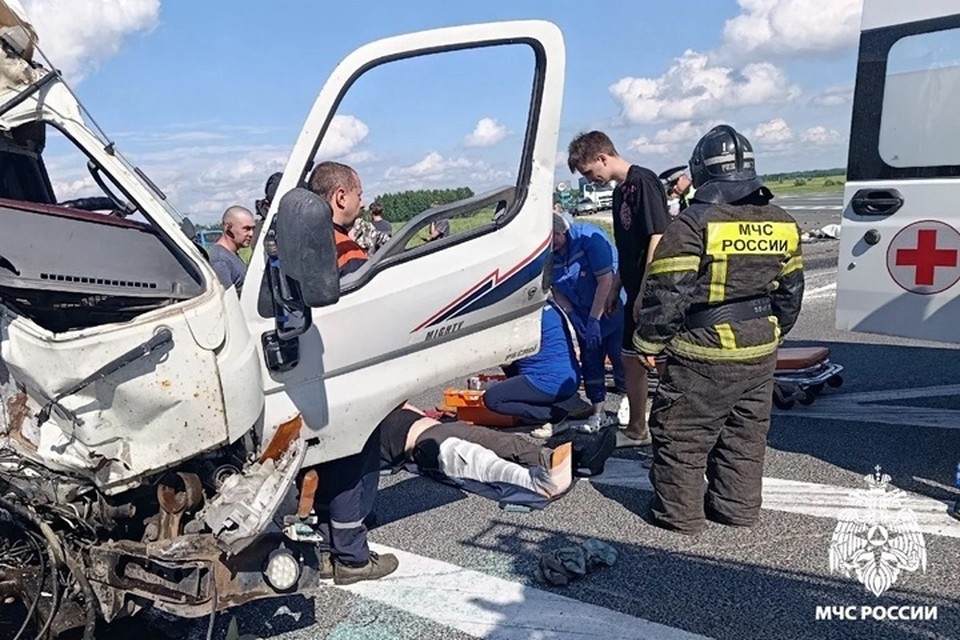    Автобус с людьми попал в смертельное ДТП под Мариинском ГУ МЧС по Кемеровской области