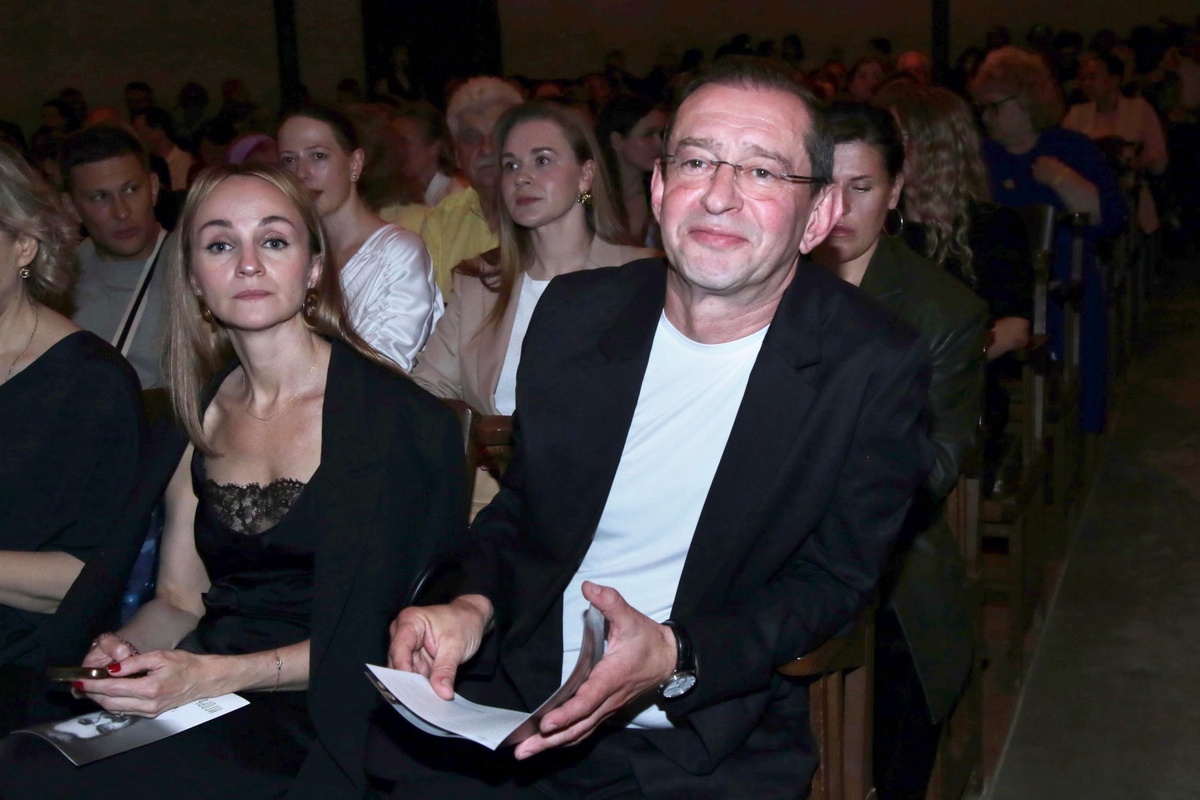   Супруги Ольга Литвинова и Константин Хабенский на вечере памяти Игоря ЗолотовицкогоPersonastars