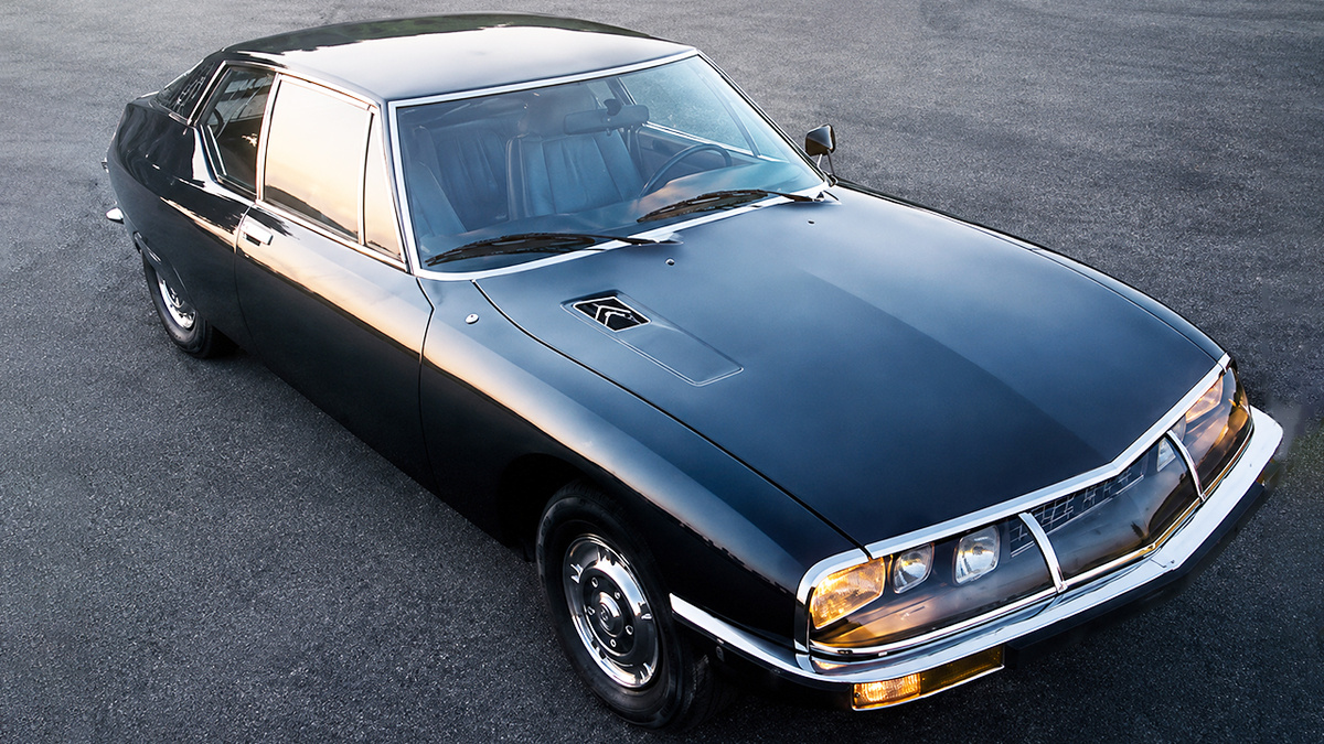 Автором футуристического облика Citroen SM был выдающийся французский автомобильный дизайнер Робер Опрон. С 1964 по 1975 год он занимал пост шеф-дизайнера Ситроен, где разработал уникальный визуальный стиль, вдохновленный авиацией и обтекаемыми органическими формами