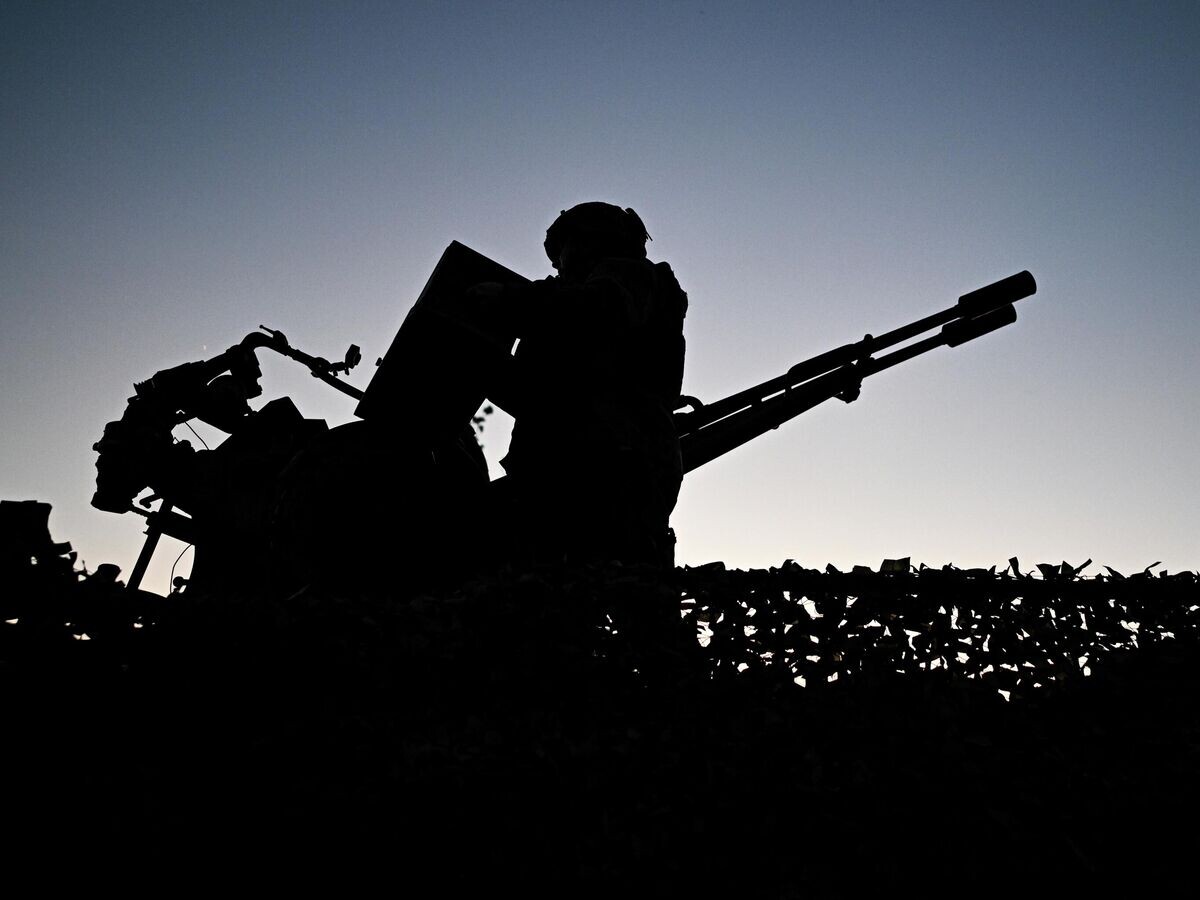    Российский военнослужащий в зоне проведения СВО | © РИА Новости / Сергей Бобылев