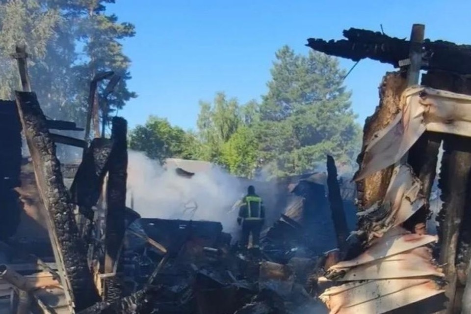    Два человека погибли при пожаре в жилом доме в Кургане. Фото: медиахолдинг «Область 45»