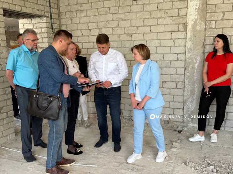     Мэр Белгорода и главный архитектор региона оценили ход ремонта в школе № 46, фото: max.ru/v_v_demidov/AZ8Z20Fcfdw