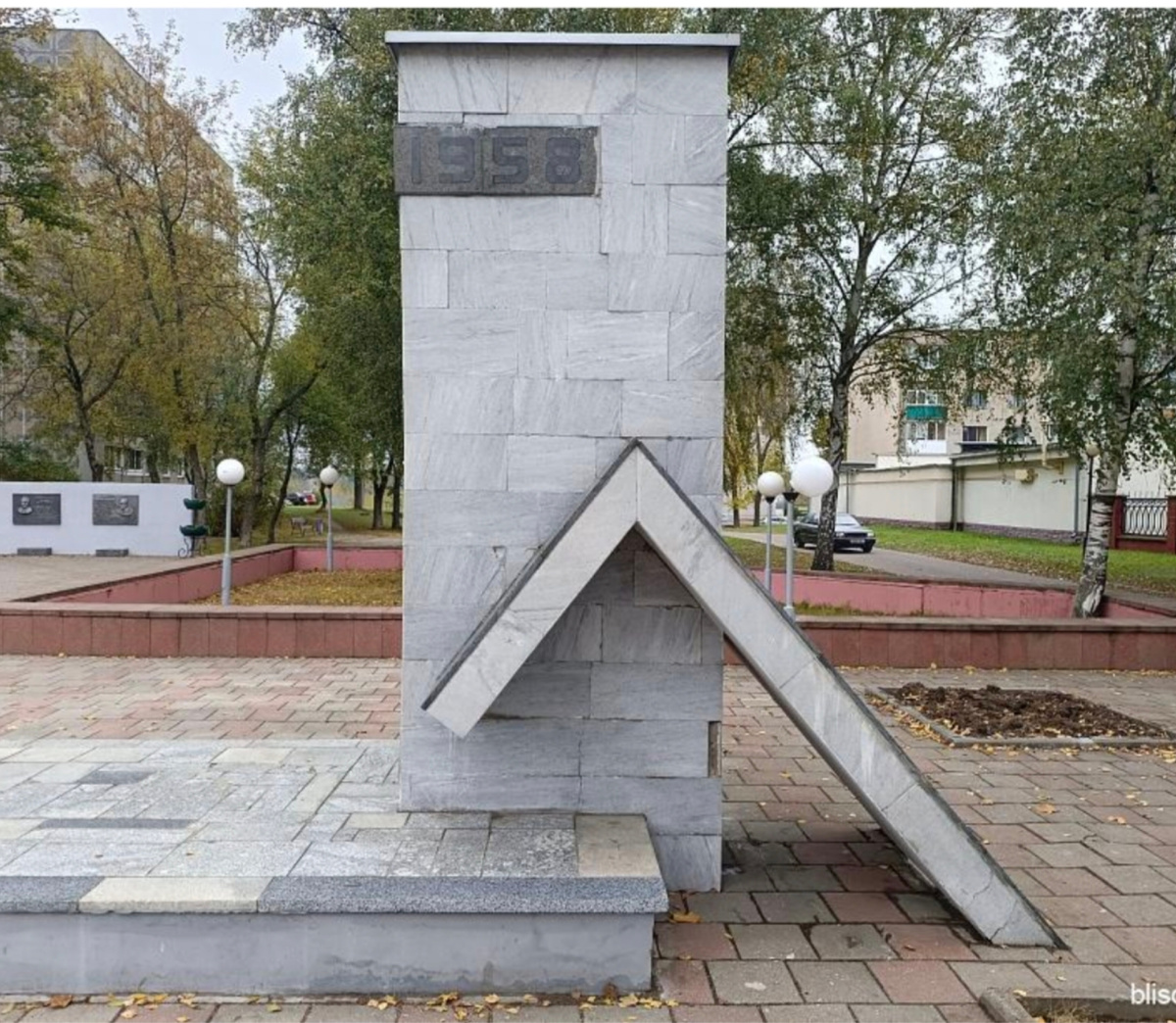 Памятник первая палатка  Новополоцк