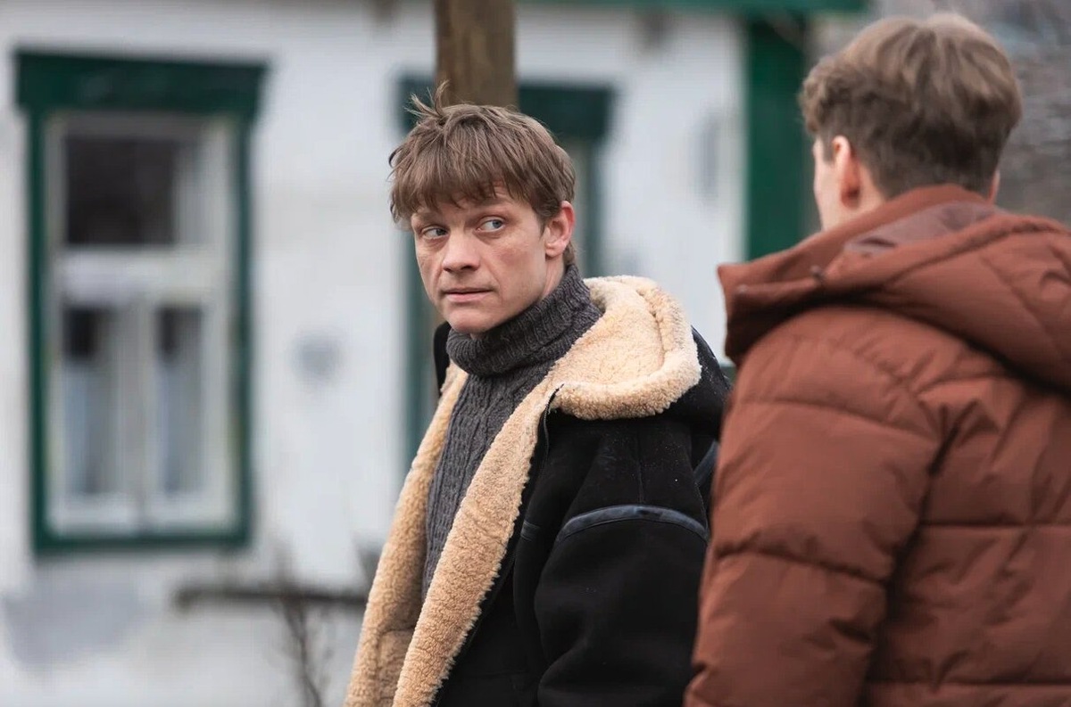 Кадр из сериала «Держаться за землю» (2026)