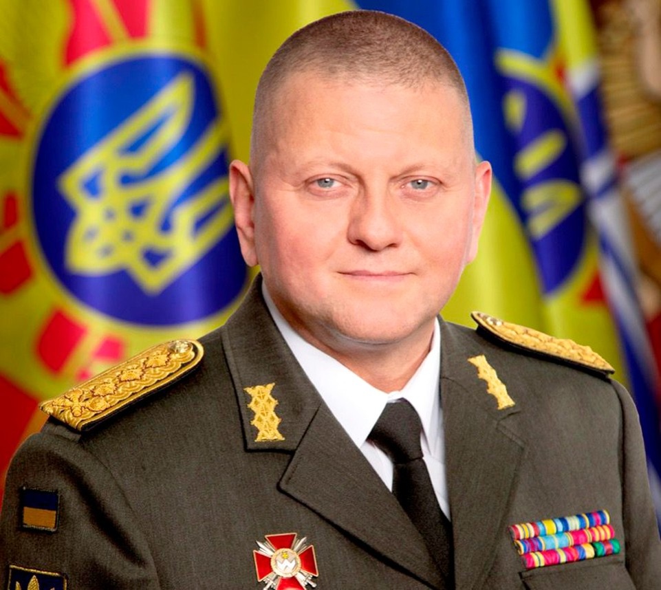    Валерий Залужный объявил просроченному главе режима, что он пойдет на выборы президента. Фото: Mil.gov.ua/wikipedia.org