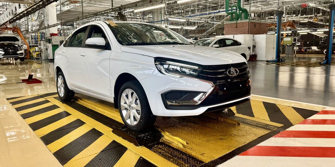 АвтоВАЗ начал выпуск Lada Vesta с климат-контролем и телематической системой