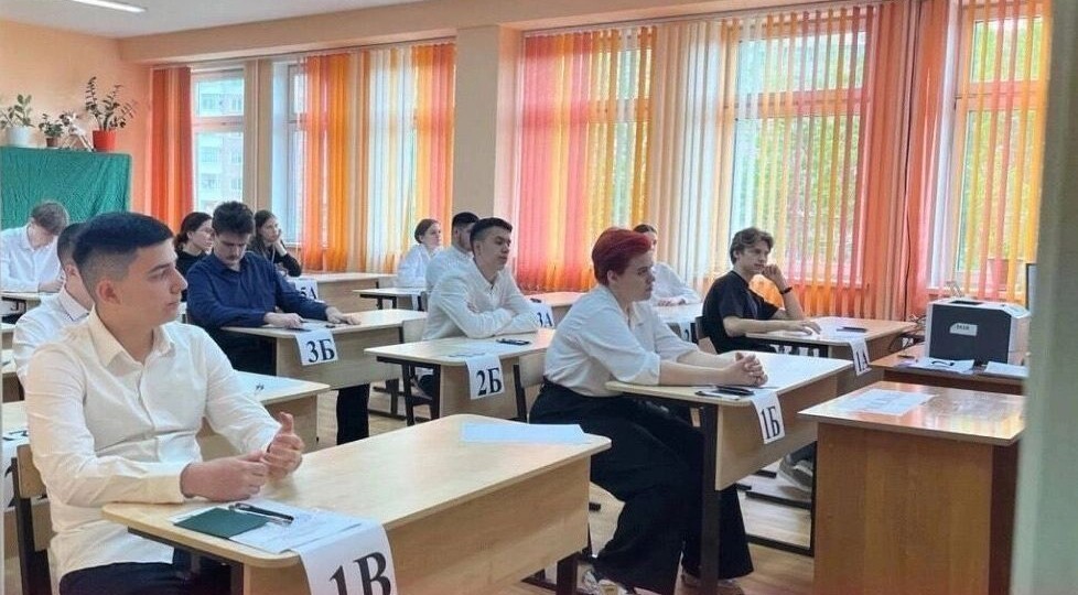 Три красноярских выпускника набрали по 200 баллов на ЕГЭ — как они готовились?
