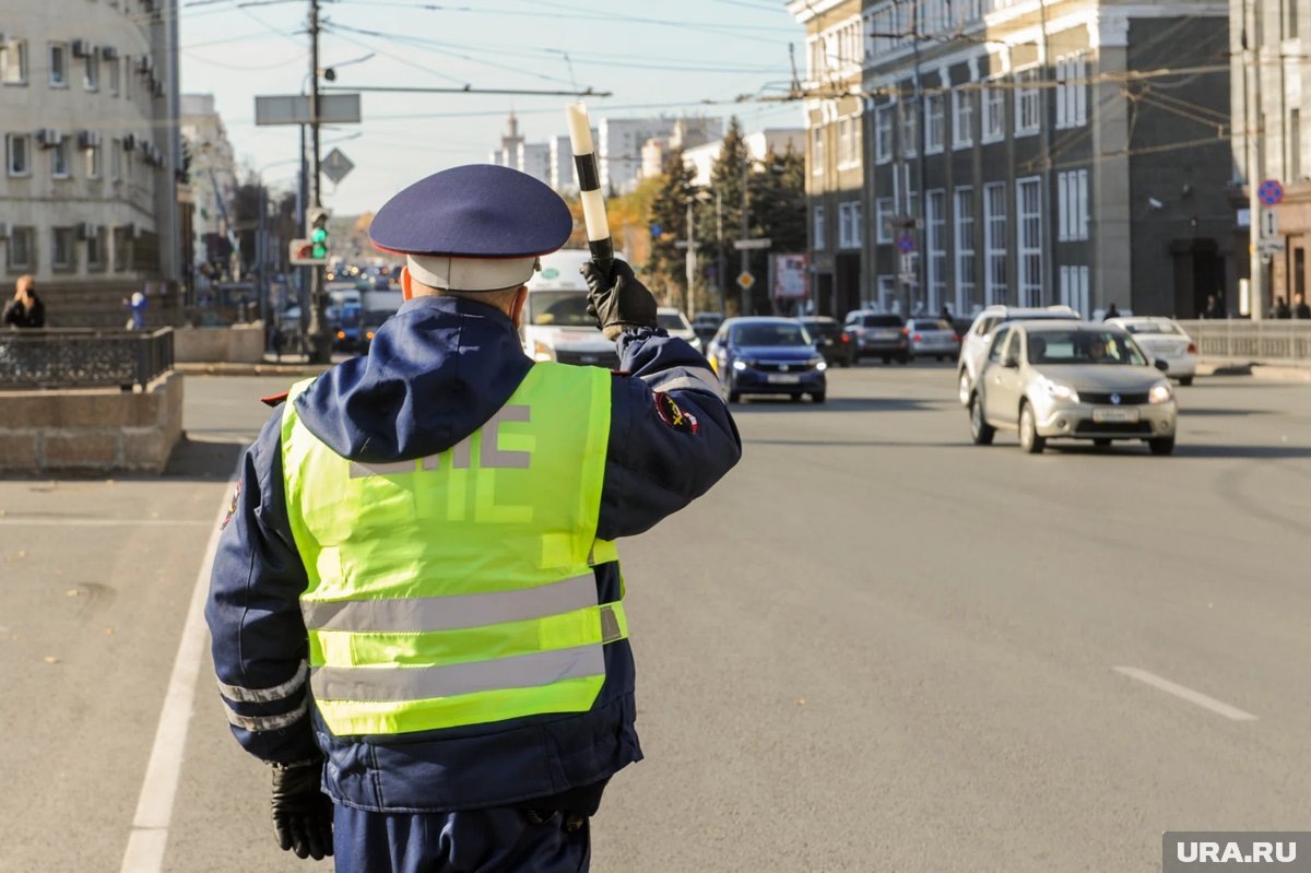    За управление машиной с просроченным удостоверением грозит штраф