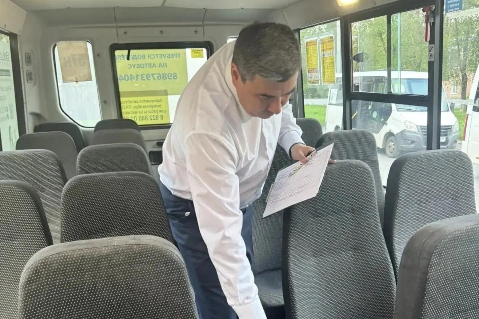    Состояние автобусов лично проверил начальник профильного управления администрации города Максим Фазуллин Официальный сайт администрации Оренбурга