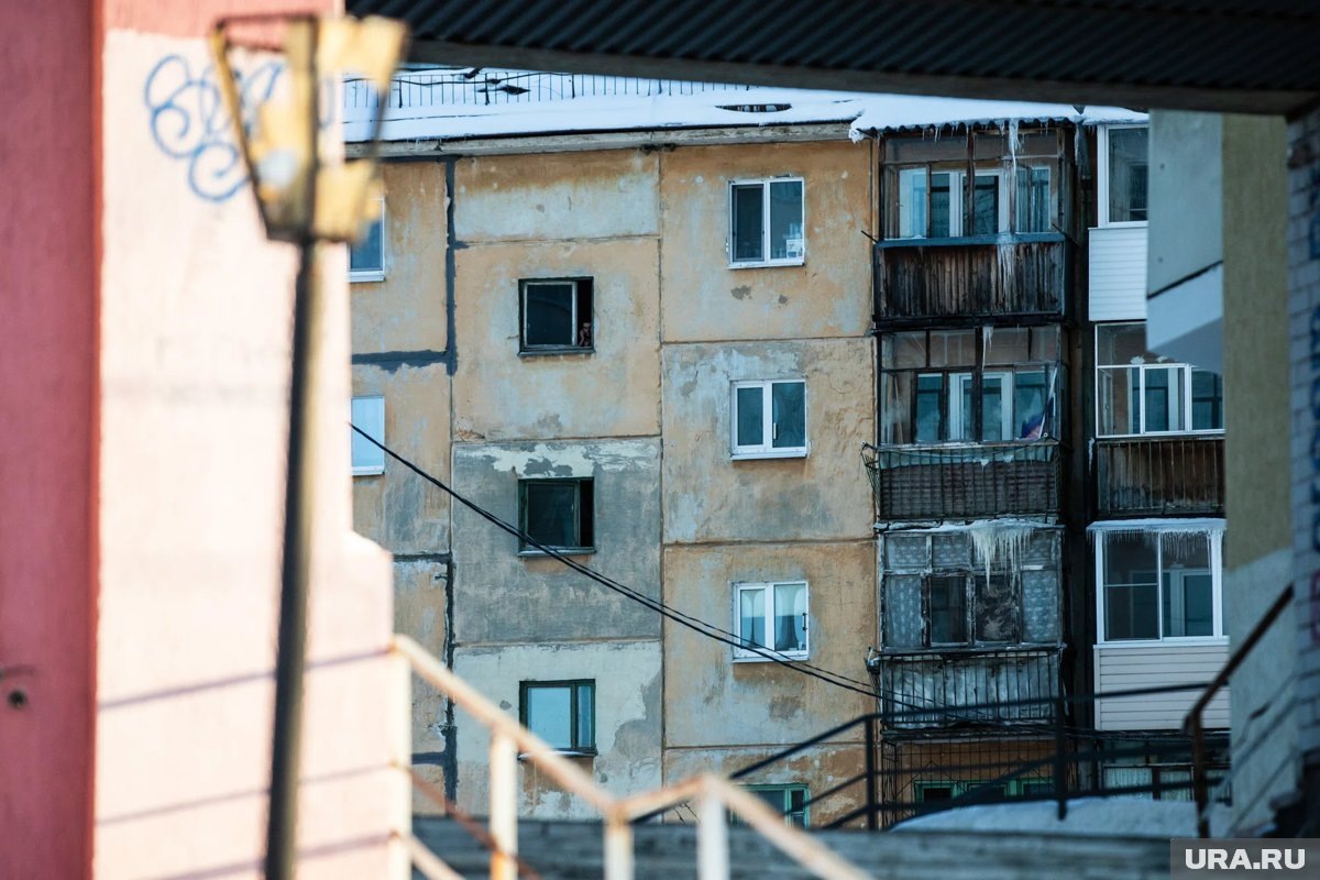     В России одобрили закон об упрощенной продаже квартир коррупционеров