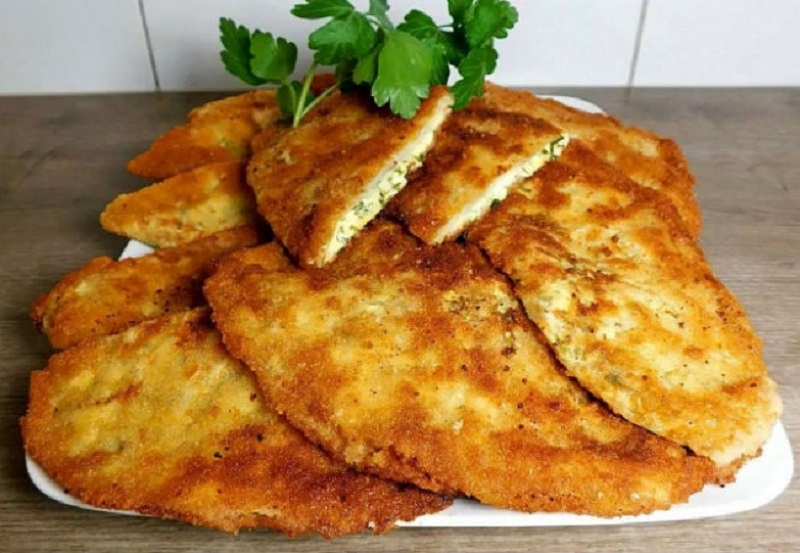 Домашние капустные чебуреки с сыром и фаршем — простое и вкусное летнее блюдо