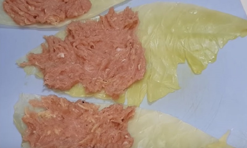 Домашние капустные чебуреки с сыром и фаршем — простое и вкусное летнее блюдо