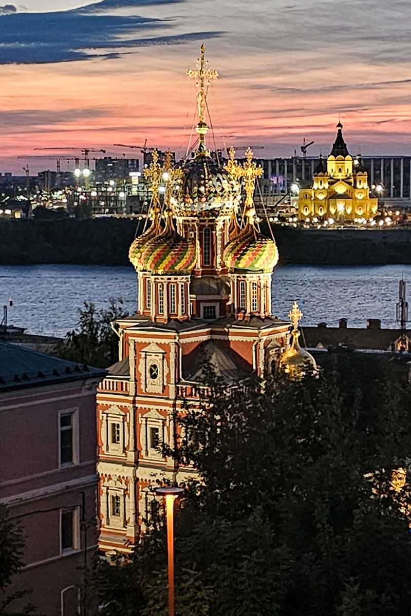 Лучший вид на церковь открывается с набережной Федоровского. Фото: Елена Акимова