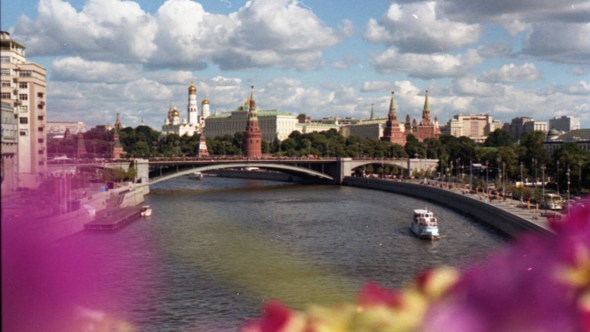    Панорама летней Москвы, снятая с Патриаршего моста / Фото: Александр Кочубей / Вечерняя Москва