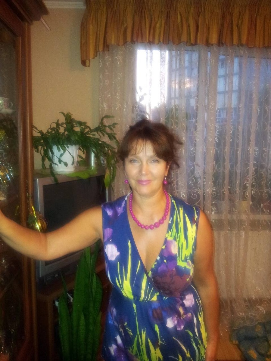    Пенсионерка сажала цветы в этот момент