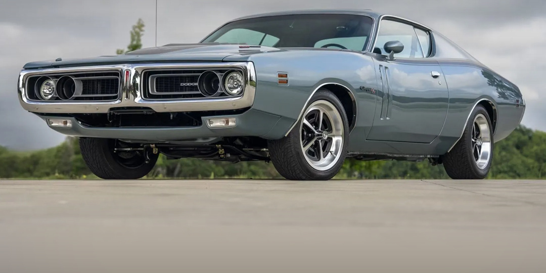 Этот отреставрированный Dodge Charger R/T 1971 года скрывает под капотом кое-что особенное 😎
