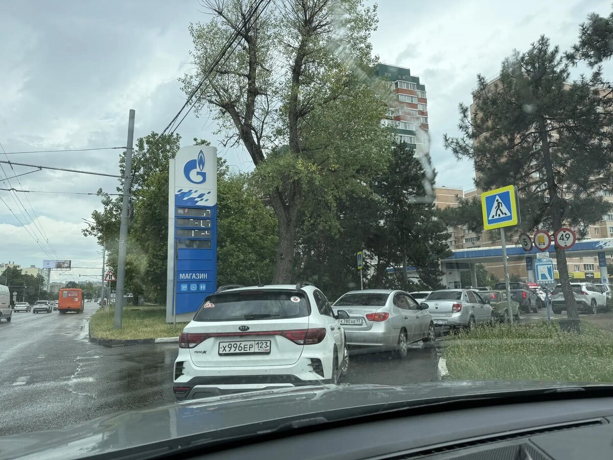 369 АЗС из 1029 приостановили свою работу в Краснодарском крае.  Фото: Фото: ФедералПресс / Евгений Поторочин