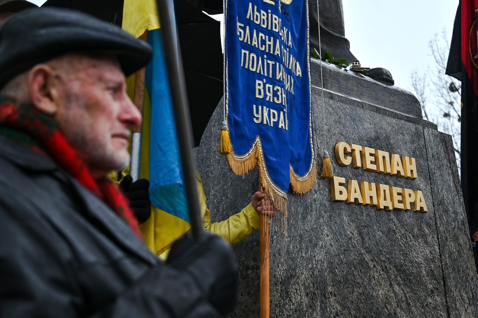    У памятника Степану Бандере во Львове. Фото: Anastasiia Smolienko / Keystone Press Agency / Global Look Press