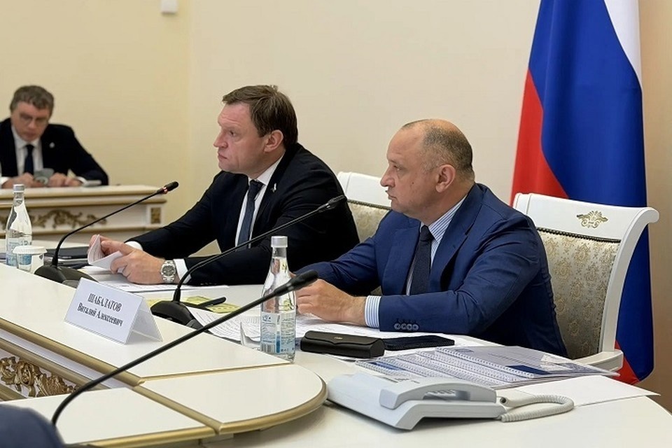    Выездное заседание комитета ГД по строительству и ЖКХ состоялось под руководством его председателя Сергея Пахомова и первого заместителя губернатора Самарской области Виталия Шабалатова. Анастасия ПРАВДИНА