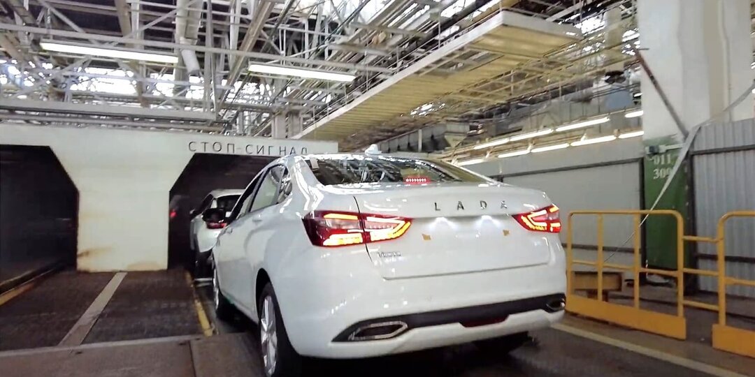 "АвтоВАЗ начал производство новой версии Lada Vesta": нововведения перевернут отношение к отечественному автомобилестроению.