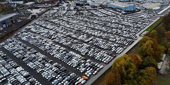 Volkswagen сокращает 100 тысяч сотрудников, BMW и Mercedes закрывают заводы. Немецкий автопром разваливается на глазах