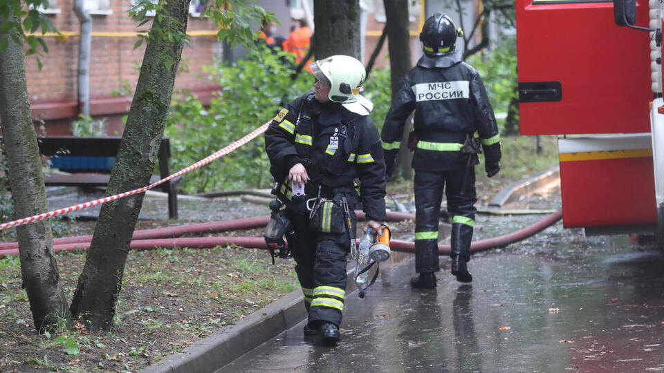     Выпрыгнувшего из окна горящей квартиры мальчика спасли в Омске ИЗВЕСТИЯ/Андрей Эрштрем