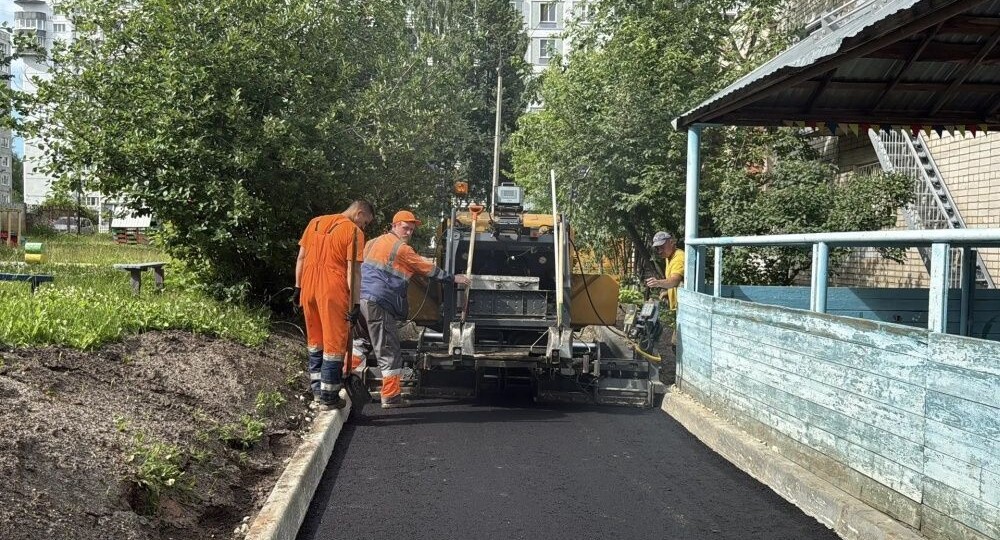 В Кирове закатали в асфальт территорию 10 детских садов