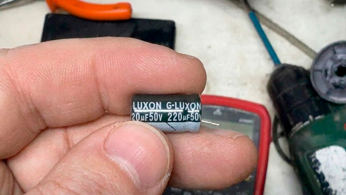 С306, С871 - 220мкФ/50В