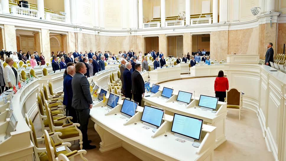 Председатель Заксобрания Александр Бельский, подводя итоги, отметил, что парламент работал в сложное время.📷Фото: Константин Леньков / Коммерсантъ