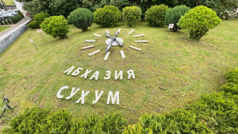    Хабиров назвал Абхазию стратегическим союзником и надежным партнером республики. Олег УМАРОВ