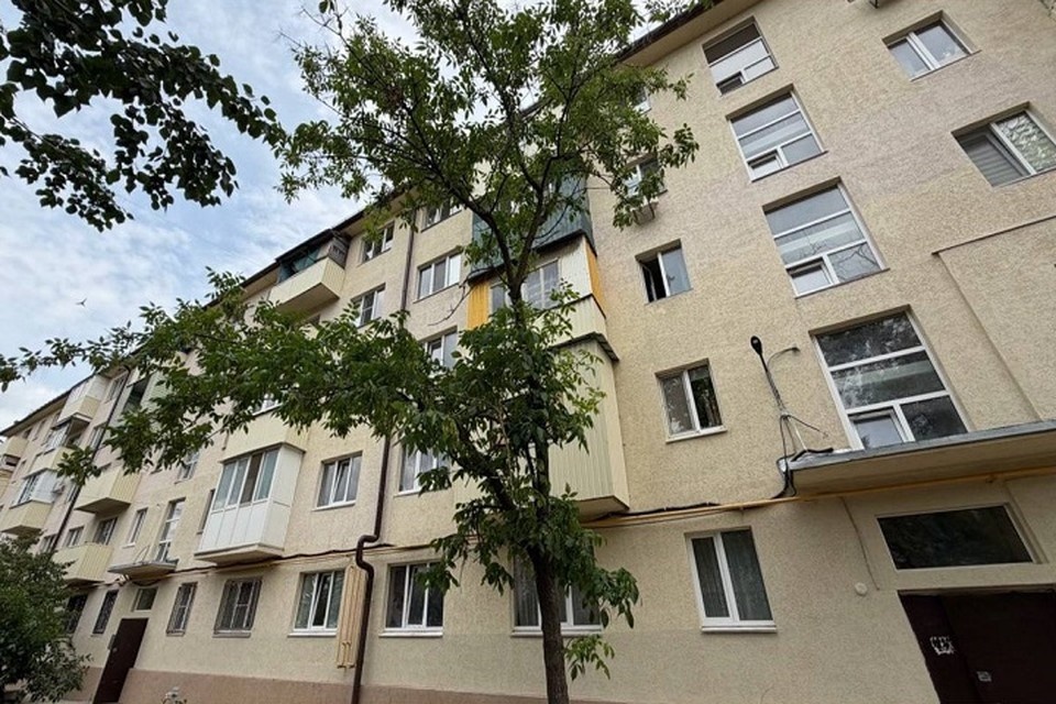    В Мариуполе завершают восстановление дома на проспекте Металлургов. Фото: «РКС-НР»