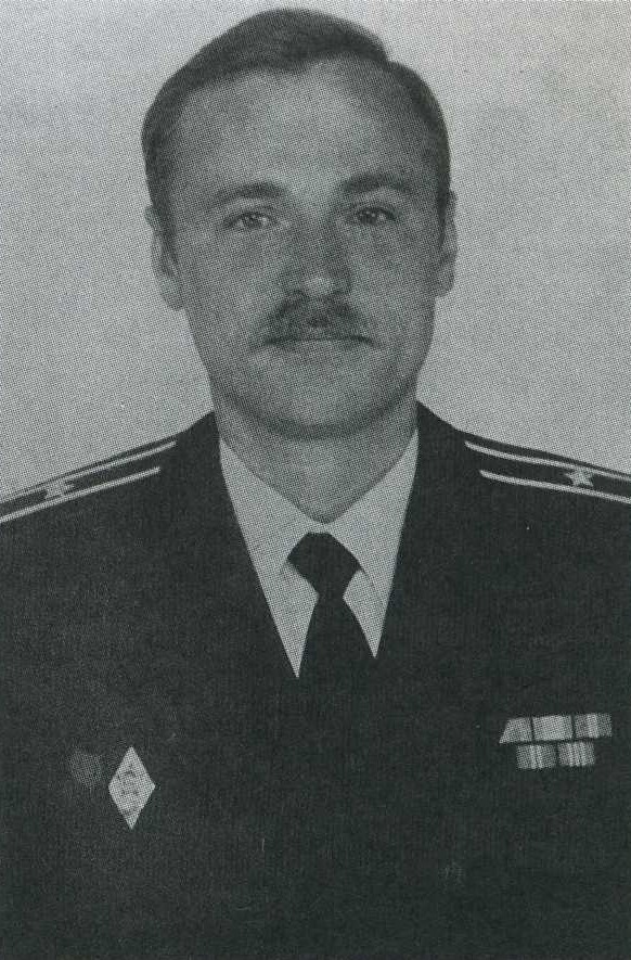 Скан из личной коллекции автора. / Командир дивизиона живучести капитан 3 ранга Юдин Вячеслав Александрович. Родился в г. Грозный. 27.10.1953 - 07.04.1989. Взят морем.
