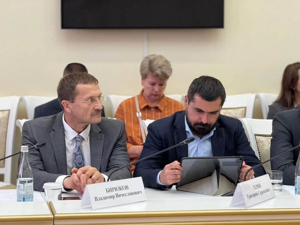    Григорий Терян принял участие в выездном заседании думского комитета в Самаре / Фото: пресс-служба РКС